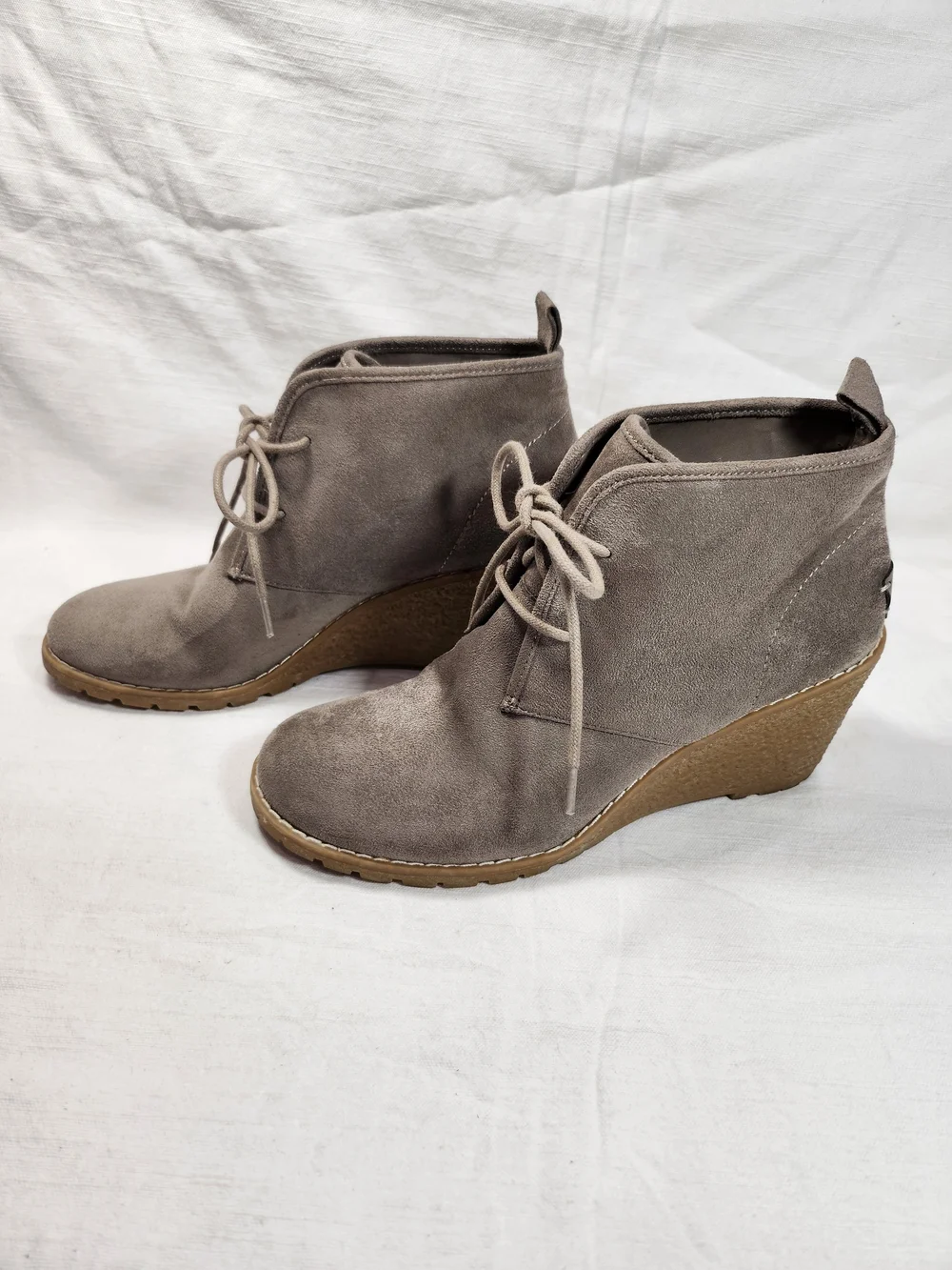 G.H. Bass & Co. Taupe Synthetic Suede Wedge Ankle Boots Booties Size 8.5